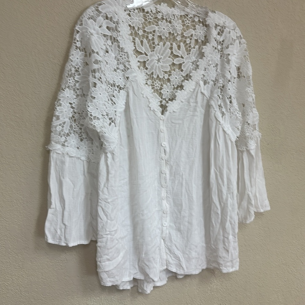 Boho womans white lace eyelet Emerson Henley top size M - Picture 3 of 4